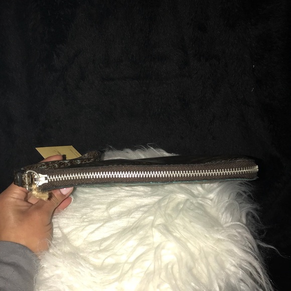 Patricia Nash Turquoise Tooled Cassini Wristlet - Picture 5 of 7